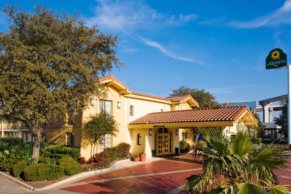 Pet Friendly La Quinta Inn Austin South  -  I-35 in Austin, Texas