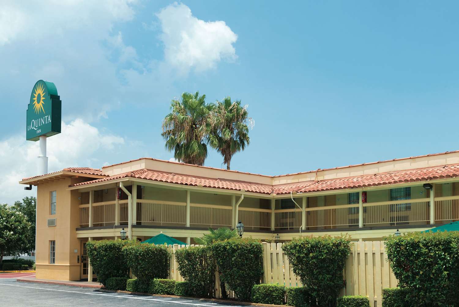 Pet Friendly La Quinta Inn New Orleans Causeway in Metairie, Louisiana