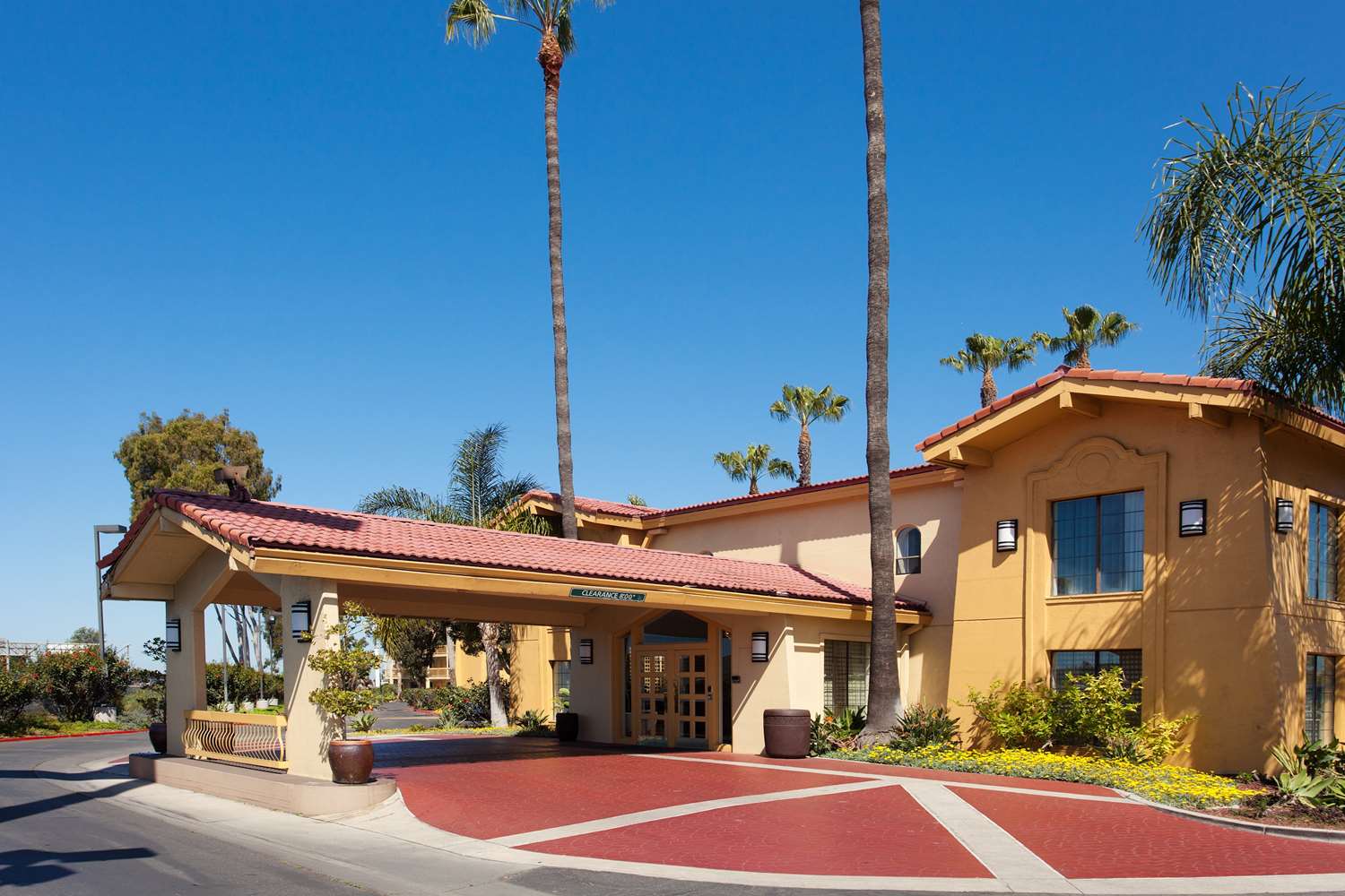 Pet Friendly La Quinta Inn John Wayne Orange County Airport in Costa Mesa, California