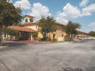 Pet Friendly La Quinta Inn San Antonio I-35 N at Rittiman Rd in San Antonio, Texas