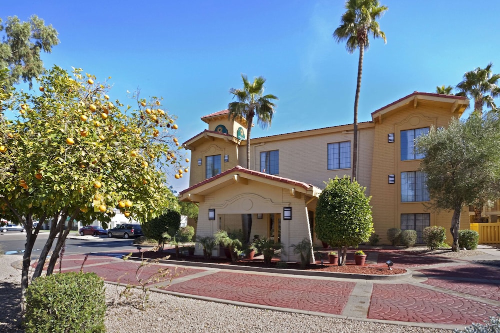 Pet Friendly La Quinta Inn Phoenix Sky Harbor Airport in Tempe, Arizona