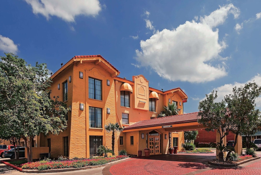 Pet Friendly Super 8 by Wyndham San Antonio Near SeaWorld Ingram Park in San Antonio, Texas