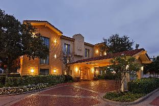 Pet Friendly La Quinta Inn San Antonio I-35 N at Toepperwein in San Antonio, Texas