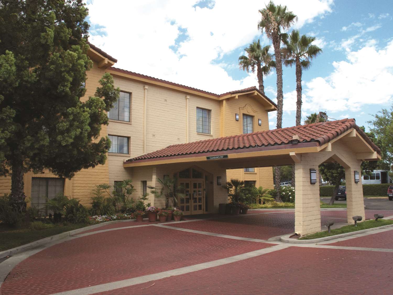 Pet Friendly La Quinta Inn San Diego Vista in Vista, California