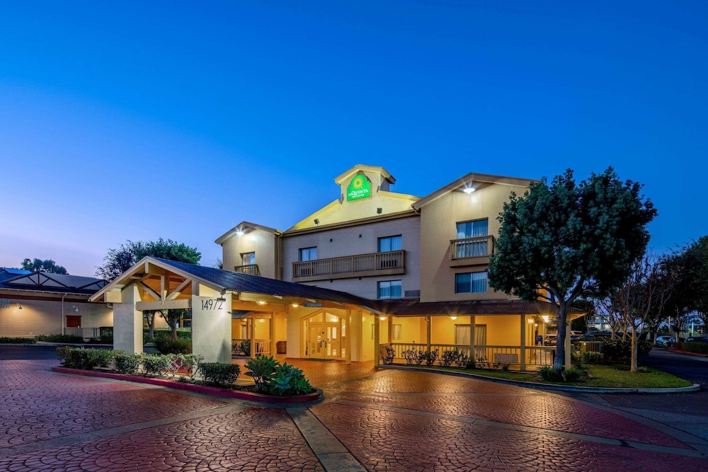 Pet Friendly La Quinta Inn & Suites Irvine Spectrum in Irvine, California