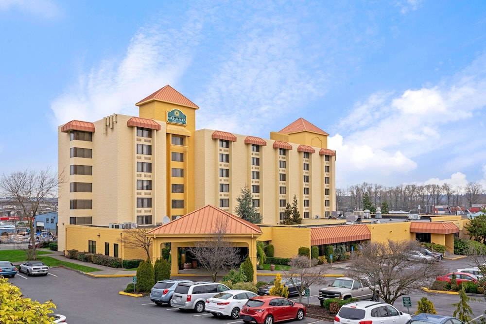 Pet Friendly La Quinta Inn & Suites Tacoma - Seattle in Tacoma, Washington