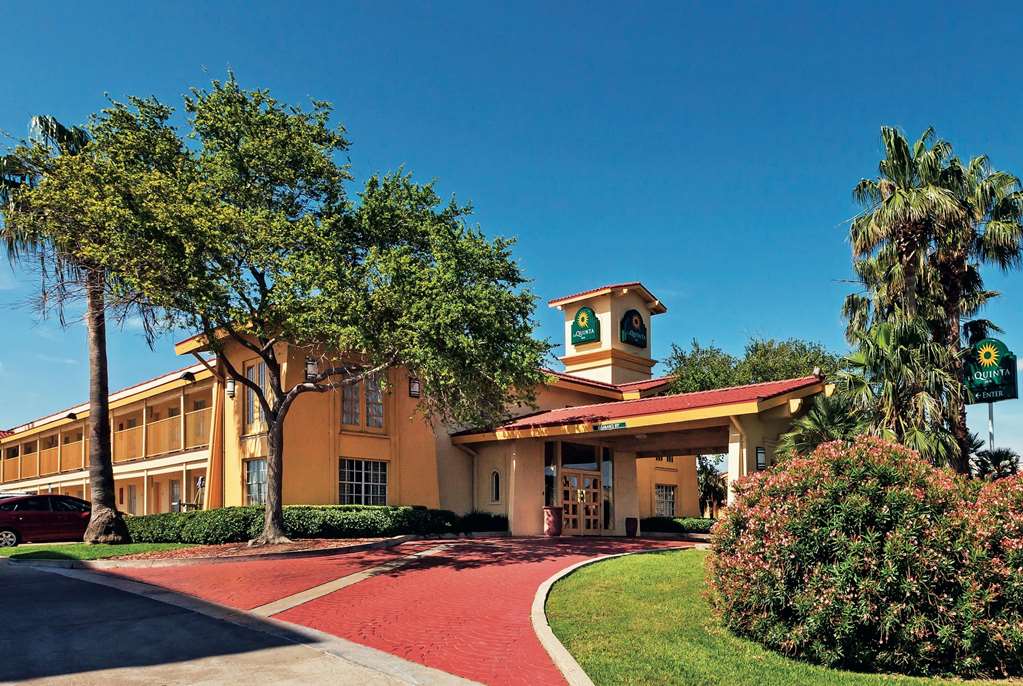 Pet Friendly La Quinta Inn Corpus Christi North in Corpus Christi, Texas