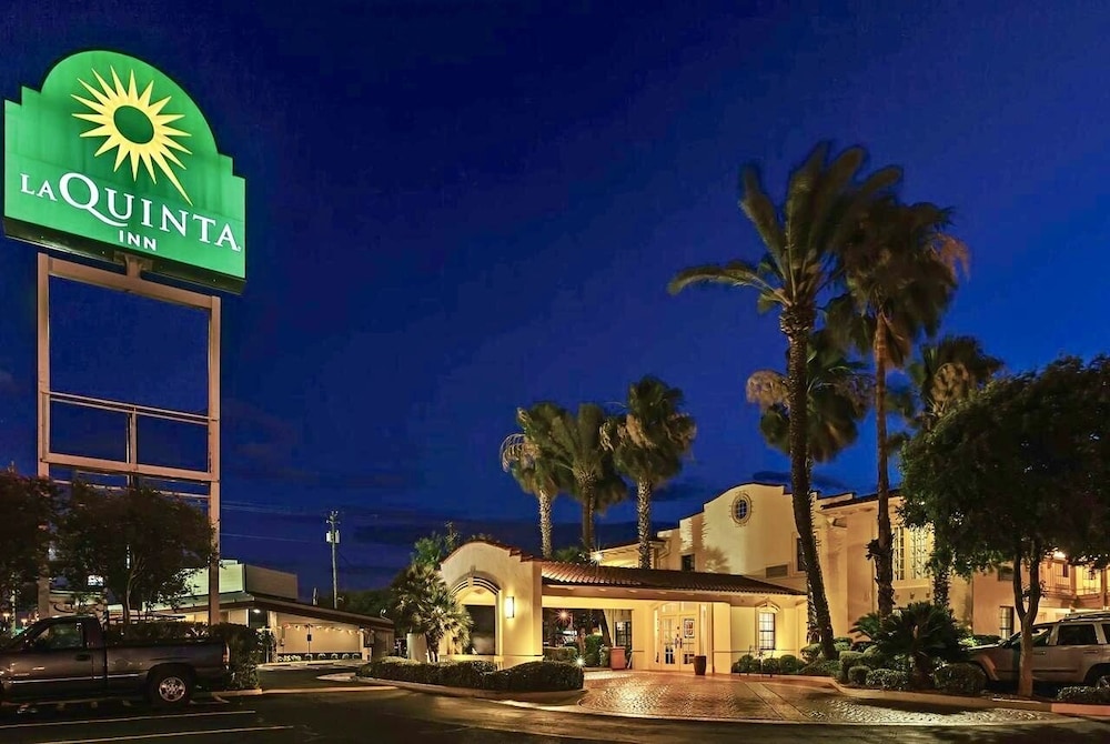 Pet Friendly La Quinta Inn San Antonio Vance Jackson in San Antonio, Texas