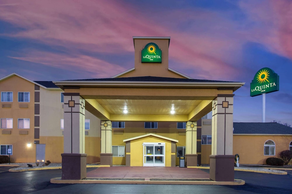 Pet Friendly La Quinta Inn Peru Starved Rock State Park in Peru, Illinois