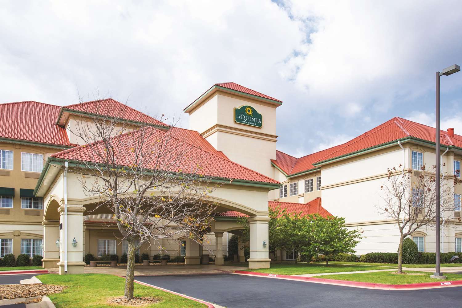 Pet Friendly La Quinta Inn & Suites Bentonville in Bentonville, Arkansas