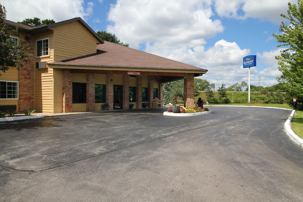 Pet Friendly La Quinta Inn Omaha West in Omaha, Nebraska