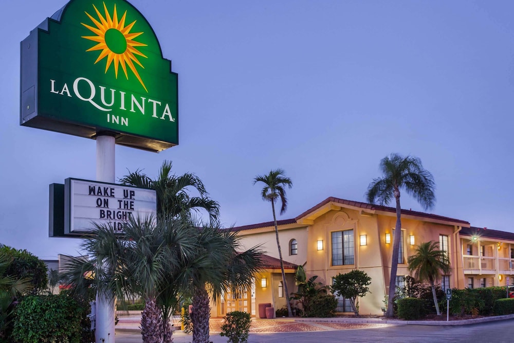 Pet Friendly La Quinta Inn Fort Myers Central in Fort Myers, Florida
