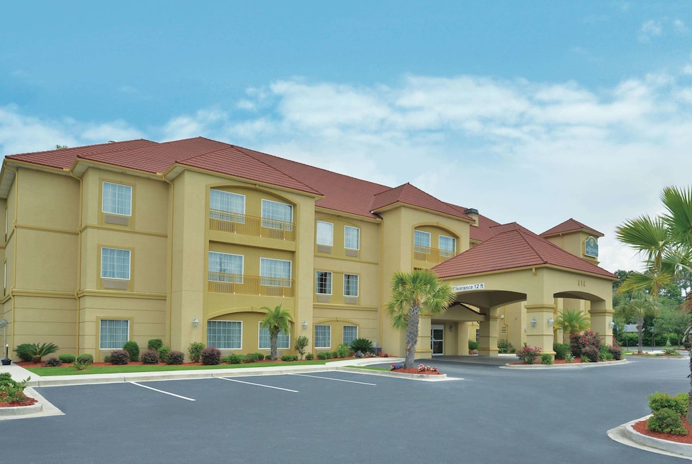 Pet Friendly La Quinta Inn & Suites Savannah Airport - Pooler in Pooler, Georgia