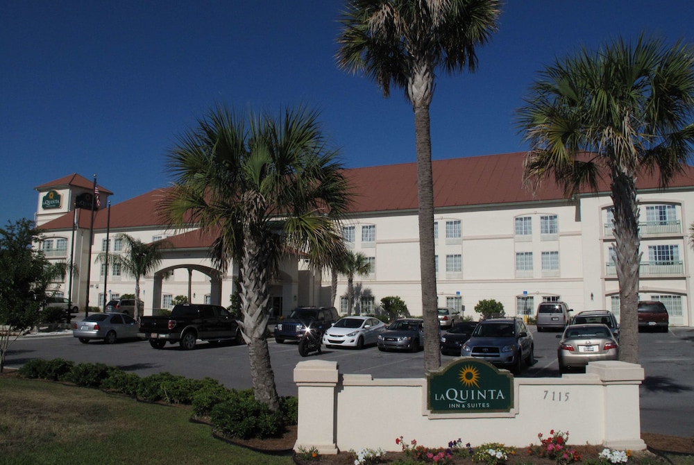 Pet Friendly La Quinta Inn & Suites Panama City Beach in Panama City, Florida