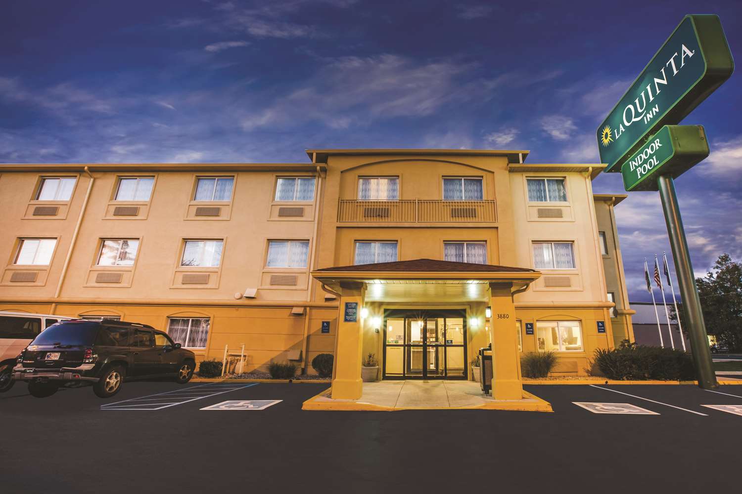 Pet Friendly La Quinta Inn Indianapolis North at Pyramids in Indianapolis, Indiana