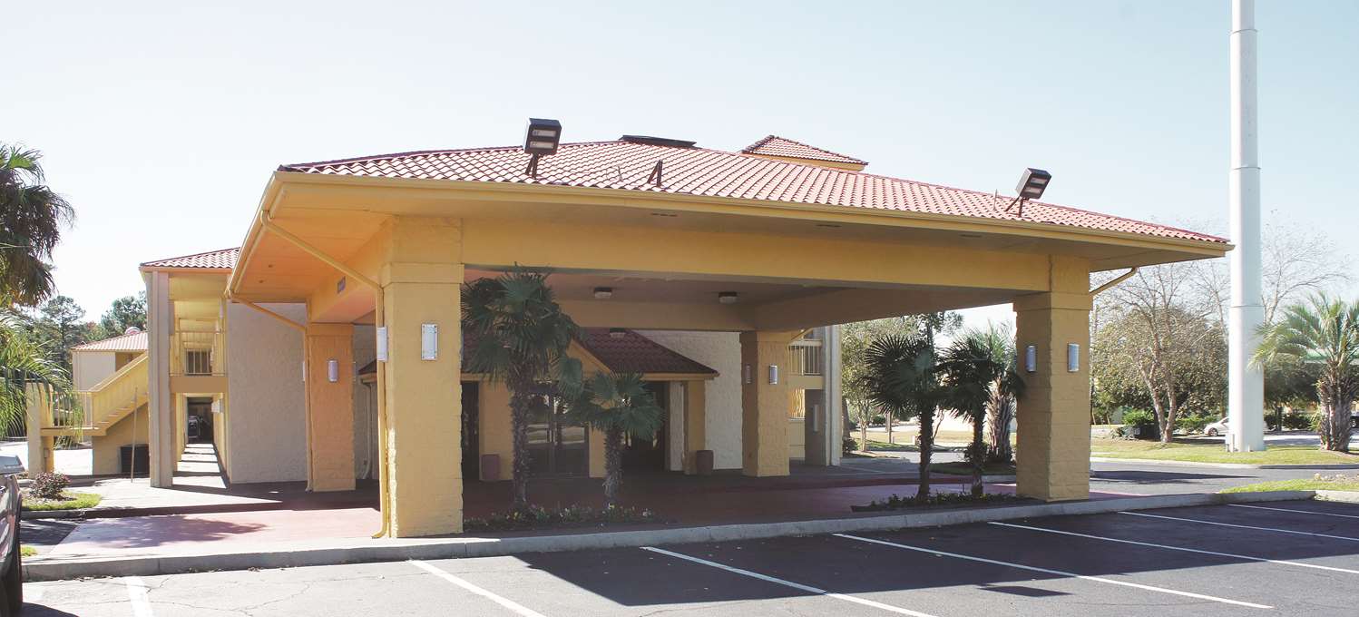 Pet Friendly La Quinta Inn Savannah I-95 in Savannah, Georgia