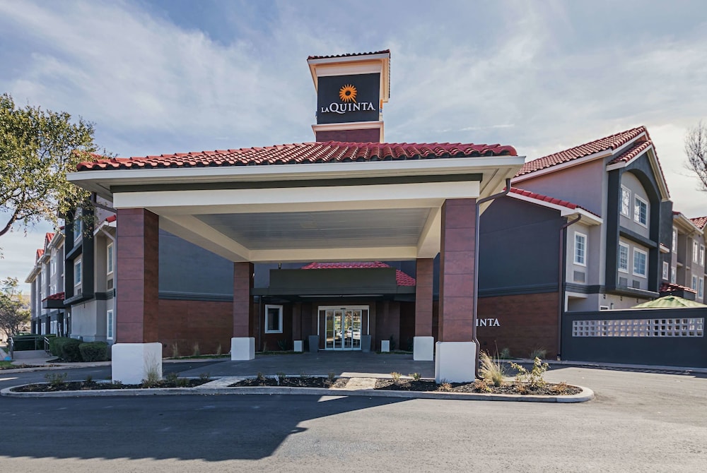 Pet Friendly La Quinta Inn & Ste Austin at The Domain in Austin, Texas
