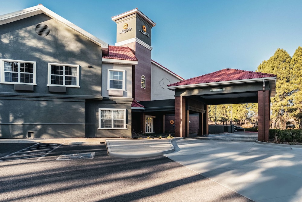 Pet Friendly La Quinta Inn & Suites Flagstaff in Flagstaff, Arizona