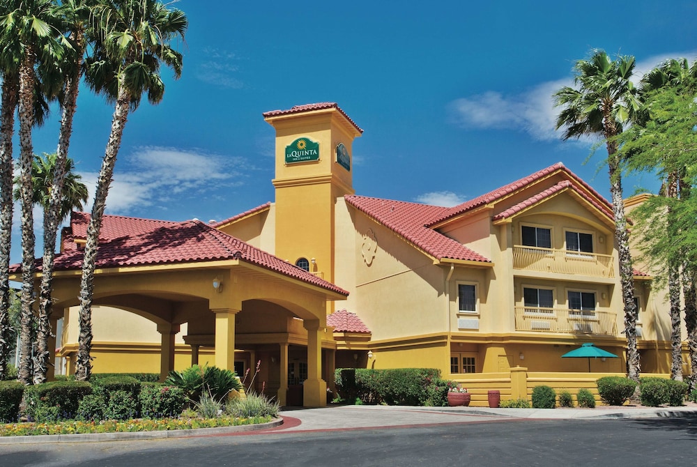 Pet Friendly La Quinta Inn & Suites Tucson Airport in Tucson, Arizona