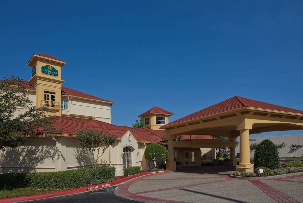 Pet Friendly La Quinta Inn & Suites Sherman in Sherman, Texas