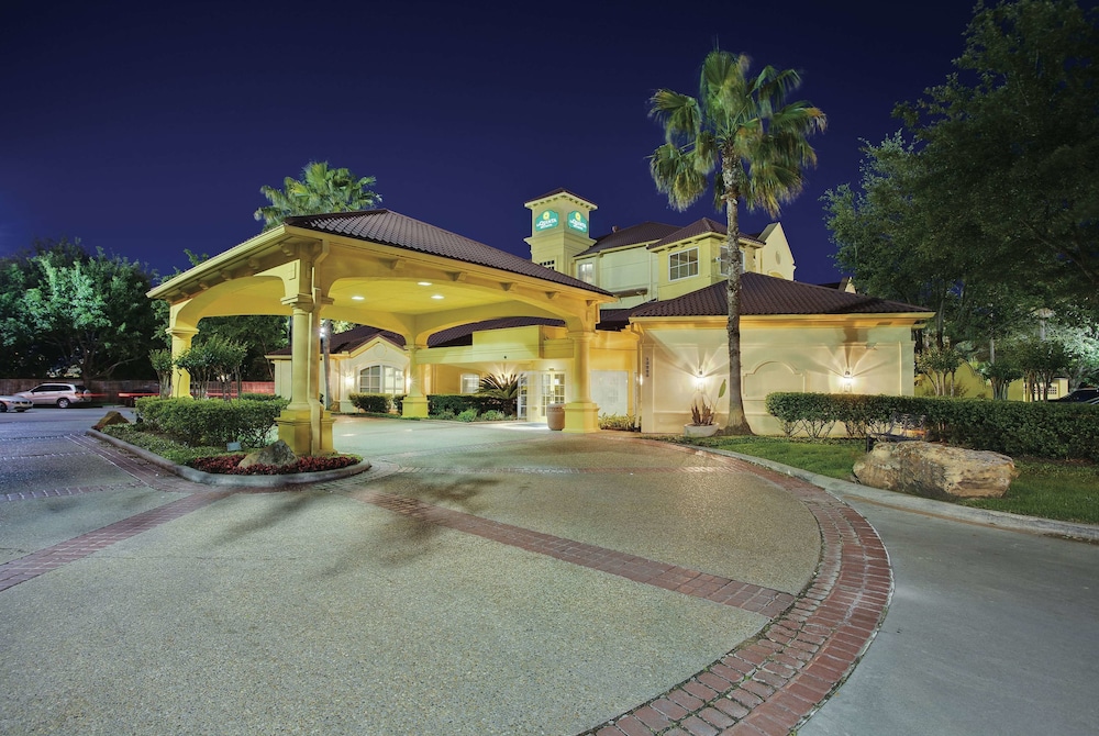 Pet Friendly La Quinta Inn & Suites Houston West Park 10 in Houston, Texas