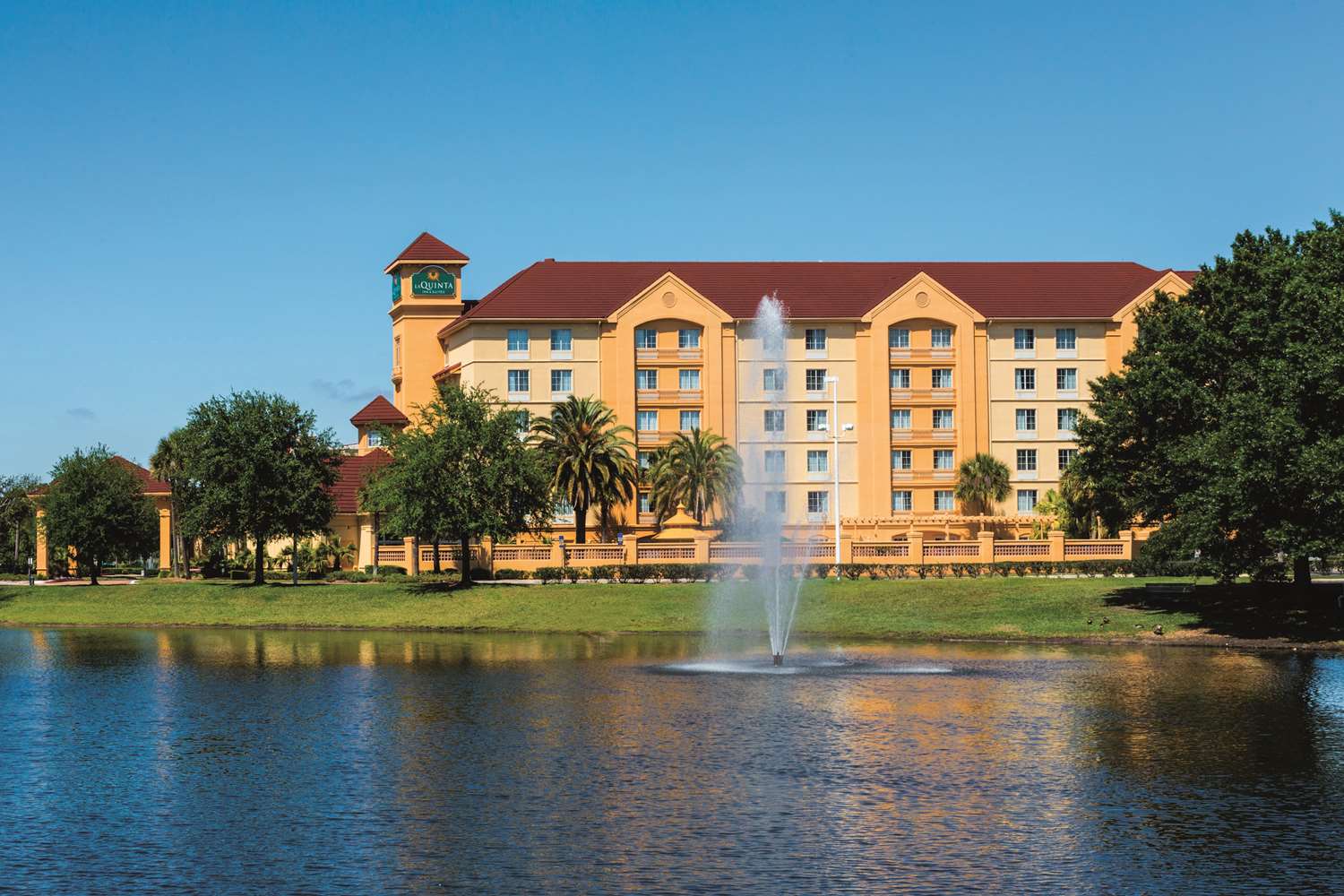 Pet Friendly La Quinta Inn & Suites Jacksonville Butler Blvd in Jacksonville, Florida