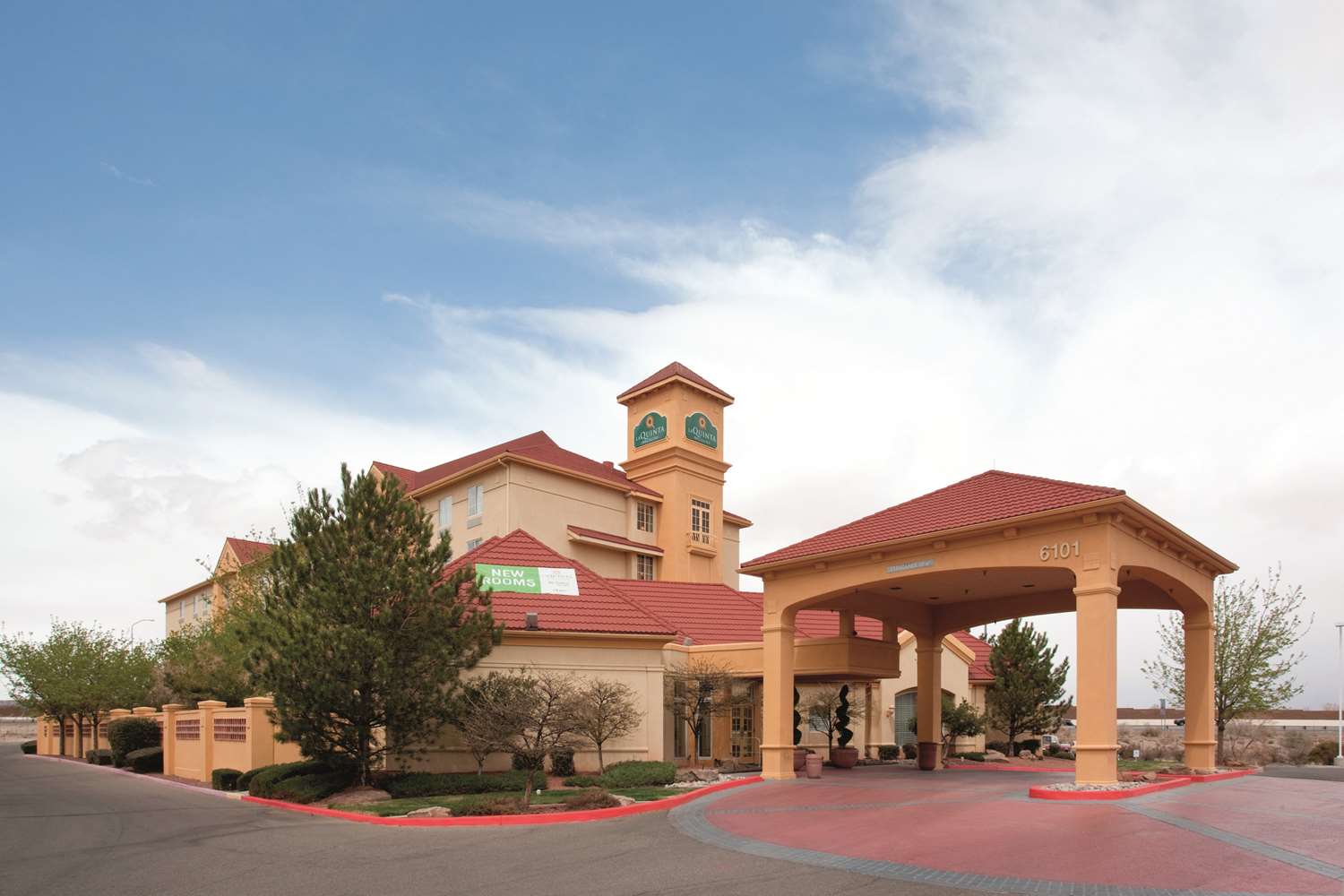 Pet Friendly La Quinta Inn & Suites Albuquerque West in Albuquerque, New Mexico