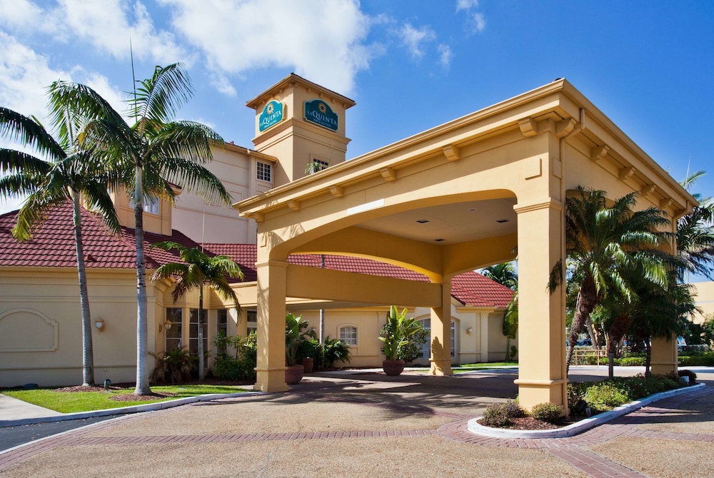 Pet Friendly La Quinta Inn & Suites Miami Airport West in Miami, Florida