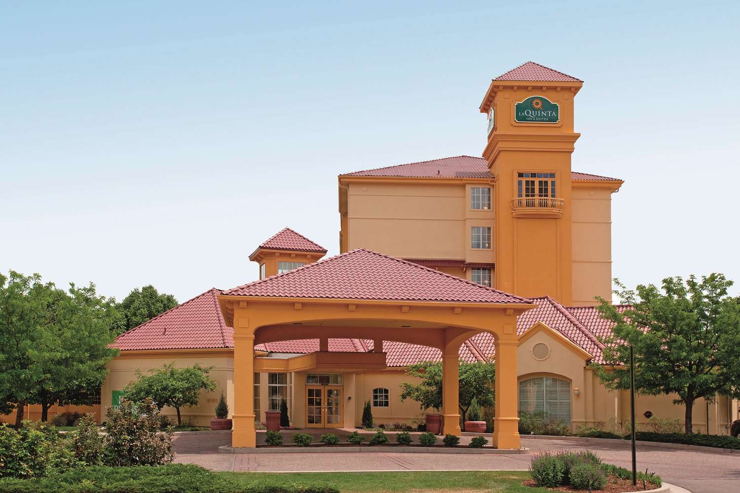 Pet Friendly La Quinta Inn & Suites Colorado Springs South AP in Colorado Springs, Colorado