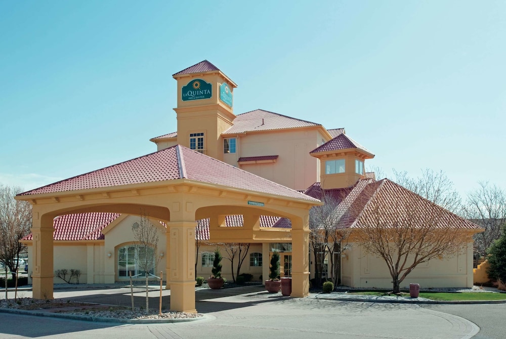 Pet Friendly La Quinta Inn & Suites Denver Southwest Lakewood in Lakewood, Colorado