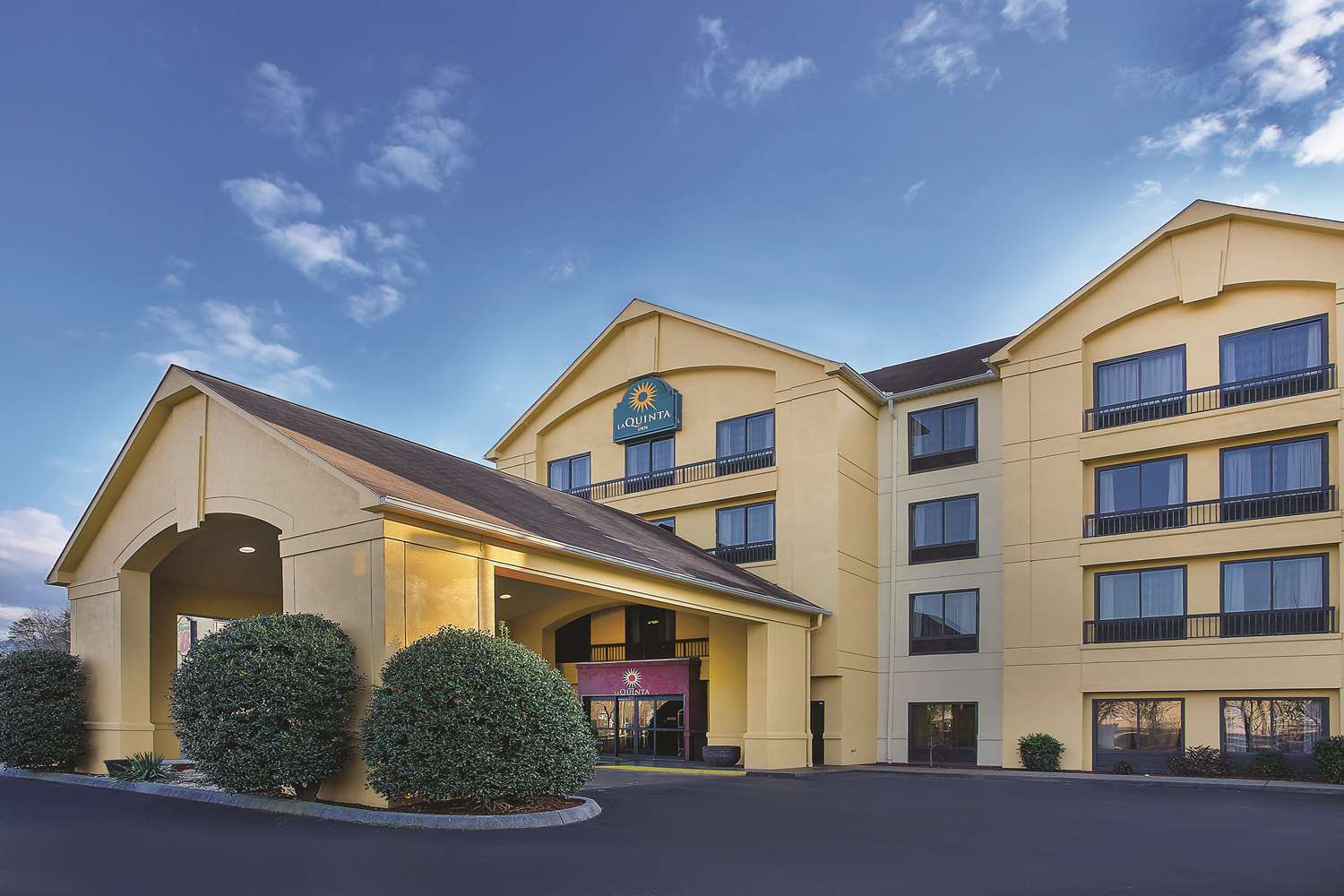 Pet Friendly La Quinta Inn Pigeon Forge-Dollywood in Pigeon Forge, Tennessee