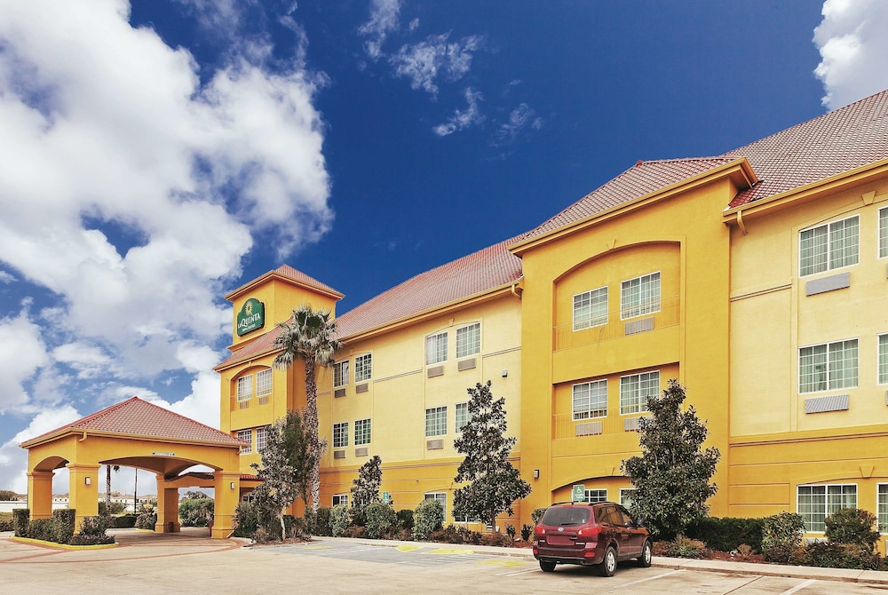 Pet Friendly La Quinta Inn & Suites Corpus Christi Northwest in Corpus Christi, Texas