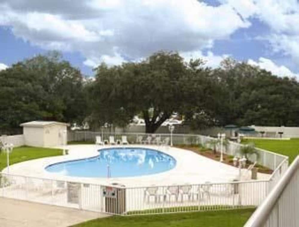 Pet Friendly Motel 6 Jacksonville, Nc in Jacksonville, North Carolina