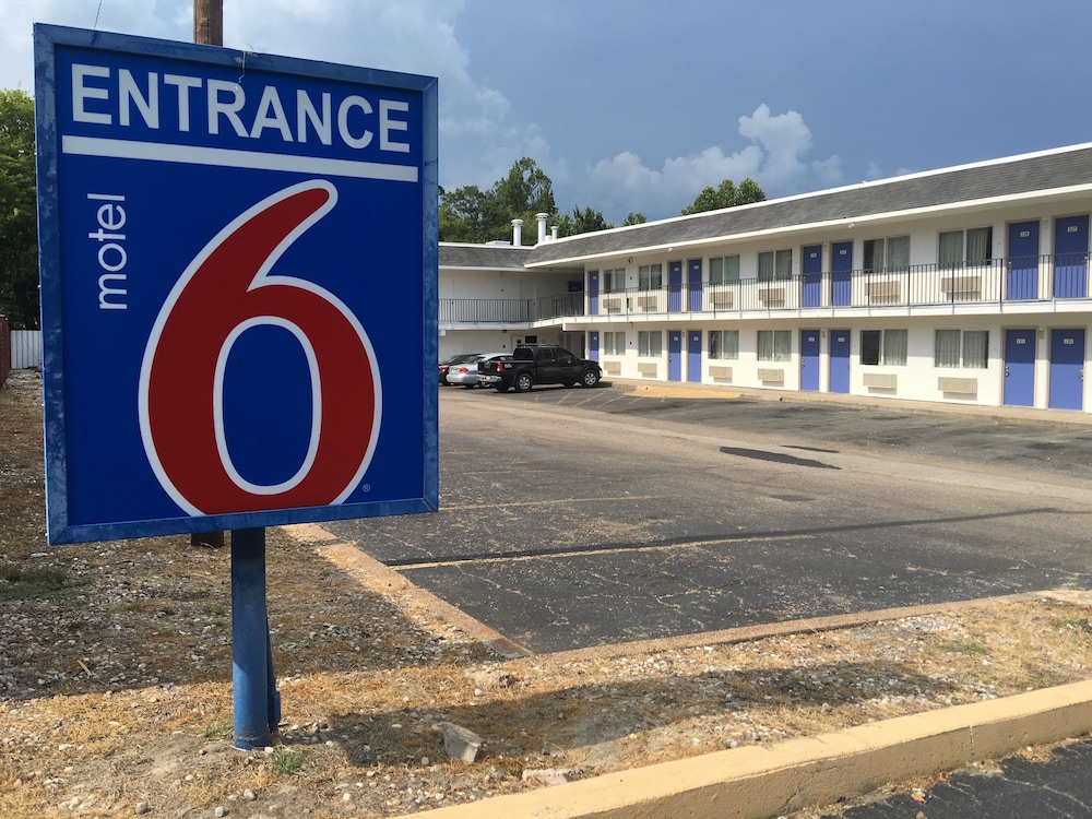 Pet Friendly Motel 6 Lufkin, Tx in Lufkin, Texas