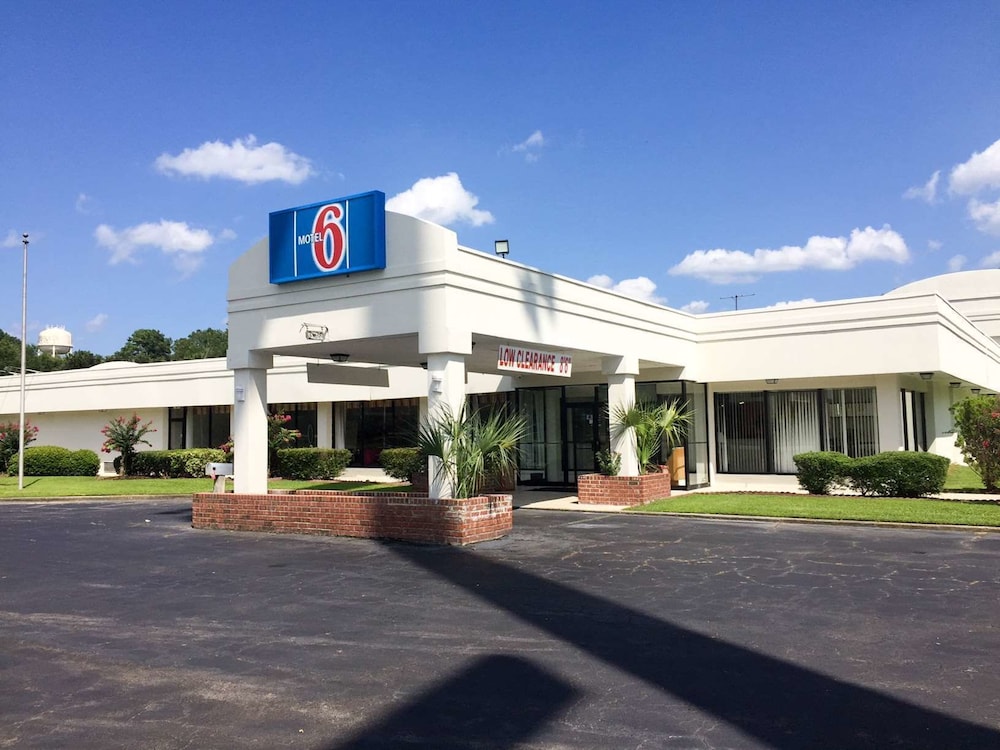 Pet Friendly Motel 6 Yemassee, Sc in Yemassee, South Carolina