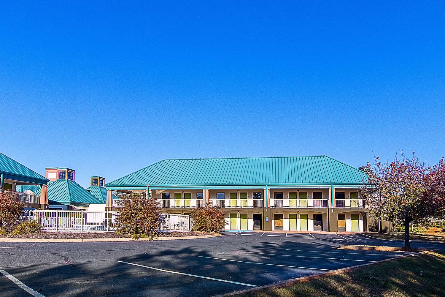 Pet Friendly Econo Lodge in Americus, Georgia