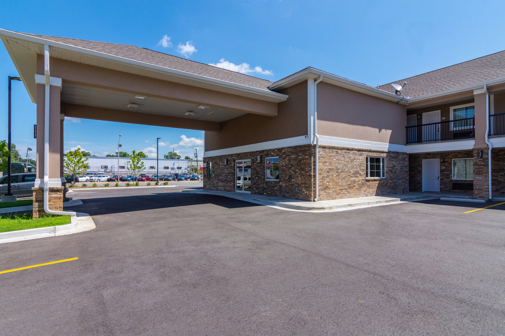 Pet Friendly Econo Lodge Inn & Suites North Little Rock near Riverfront in North Little Rock, Arkansas