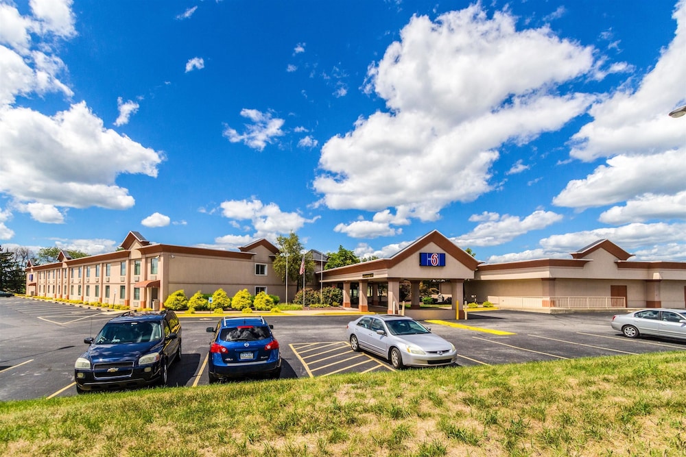 Pet Friendly Motel 6 Chambersburg, Pa in Chambersburg, Pennsylvania