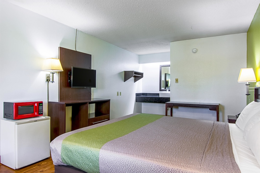 Pet Friendly Motel 6 Charlotte, Nc - Airport in Charlotte, North Carolina