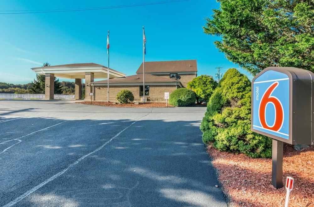 Pet Friendly Motel 6 Hillsville Va in Hillsville, Virginia