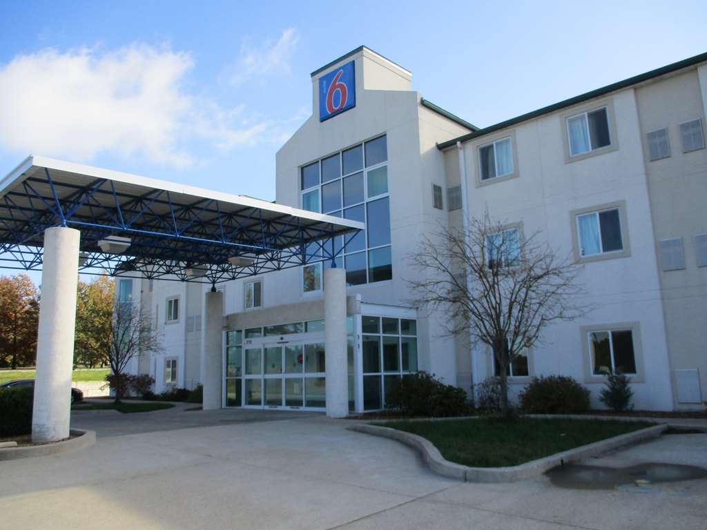 Pet Friendly Motel 6 Kingdom City Mo in Kingdom City, Missouri