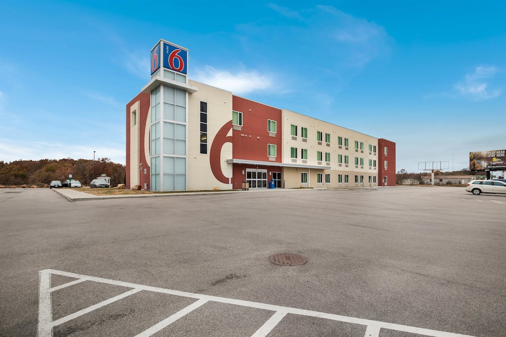 Pet Friendly Motel 6 Poplar Bluff, Mo in Poplar Bluff, Missouri