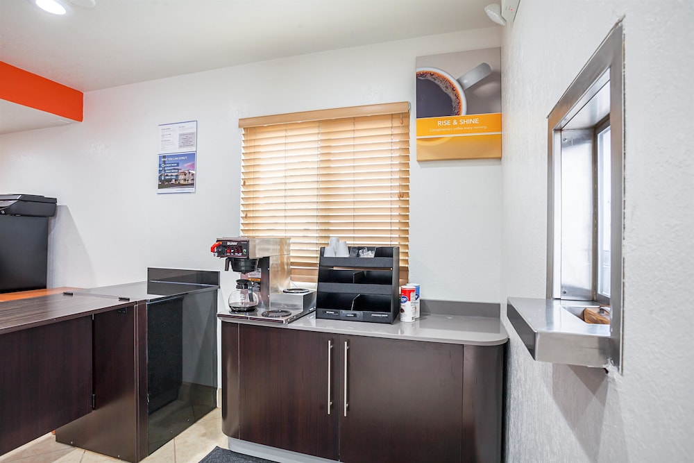 Pet Friendly Motel 6 Ventura Downtown Ca in Ventura, California