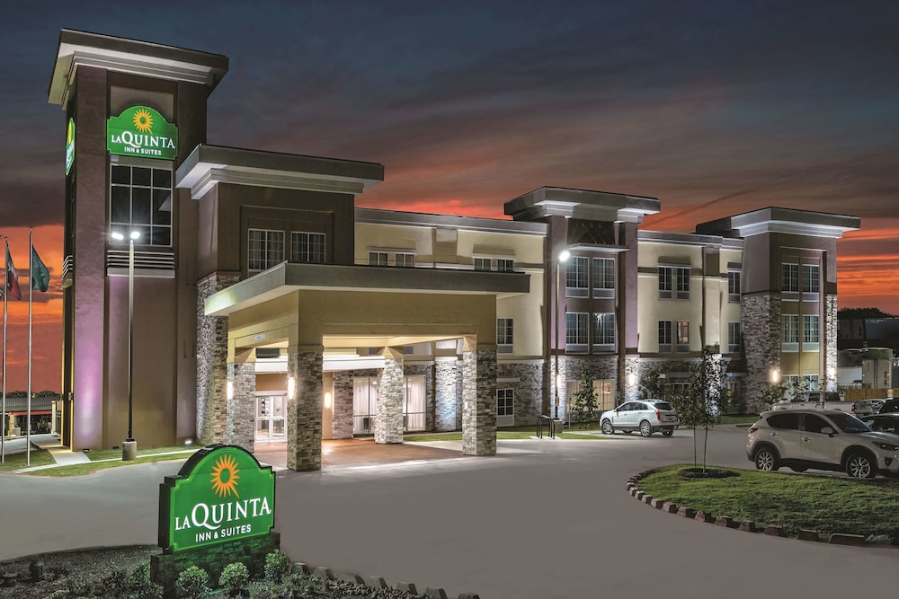 112 Best VERIFIED Pet Friendly Hotels In San Antonio With Weight Limits 