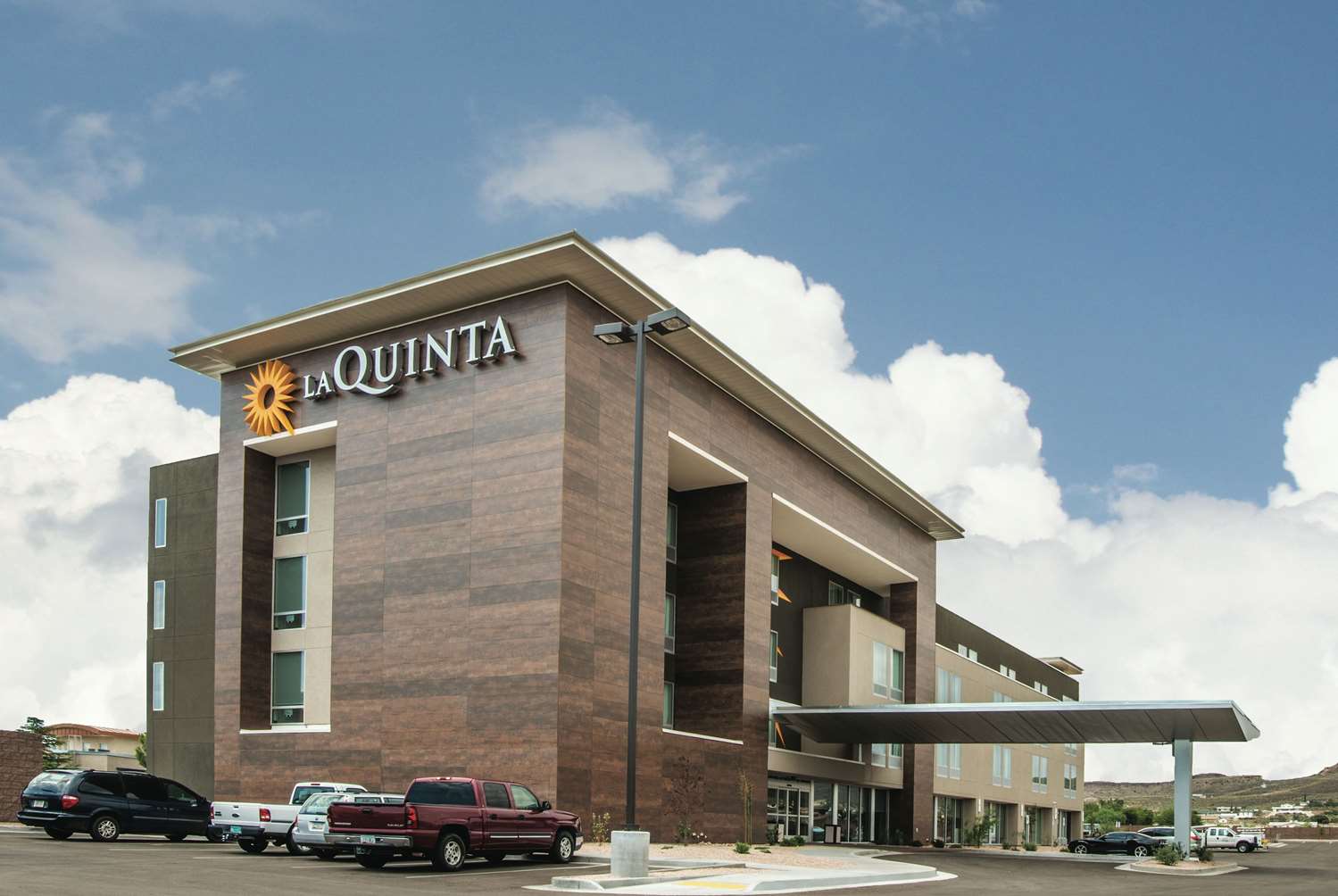 Pet Friendly La Quinta Inn & Suites Kingman in Kingman, Arizona