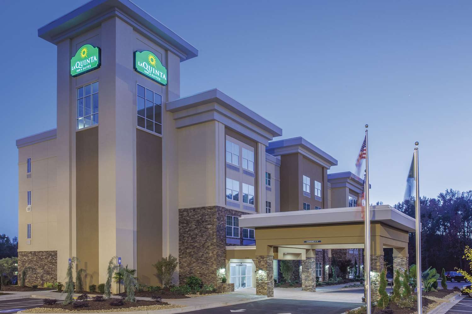 Pet Friendly La Quinta Inn & Suites Forsyth in Forsyth, Georgia