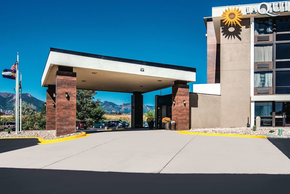 Pet Friendly La Quinta Inn & Suites Colorado Springs North in Colorado Springs, Colorado