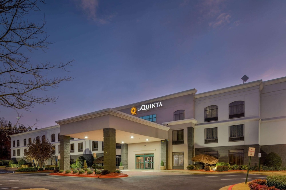 Pet Friendly La Quinta Inn & Suites Kennesaw in Kennesaw, Georgia