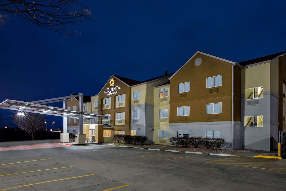 Pet Friendly La Quinta Inn & Suites Emporia in Emporia, Kansas