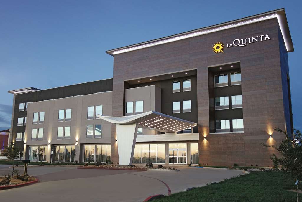 Pet Friendly La Quinta Inn & Suites Amarillo Airport in Amarillo, Texas